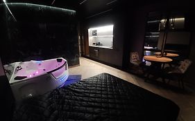 Premium Bubble Jacuzzi Apartment